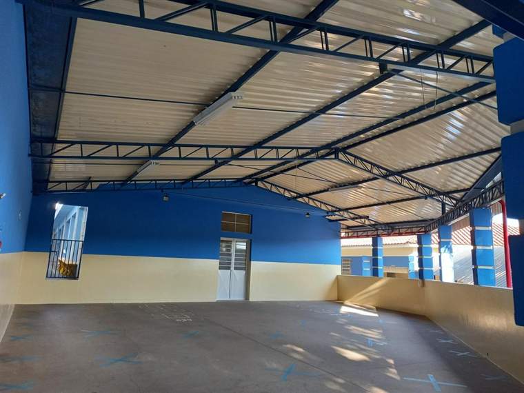 Pátio coberto da escola