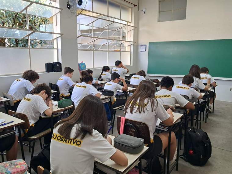 Alunos do Fundamental II em sala de aula